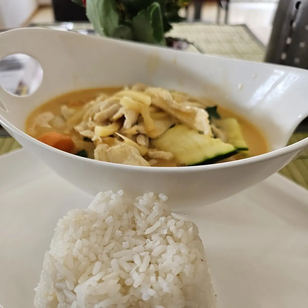Thai Curry 13 Gaeng Daeng Huhn