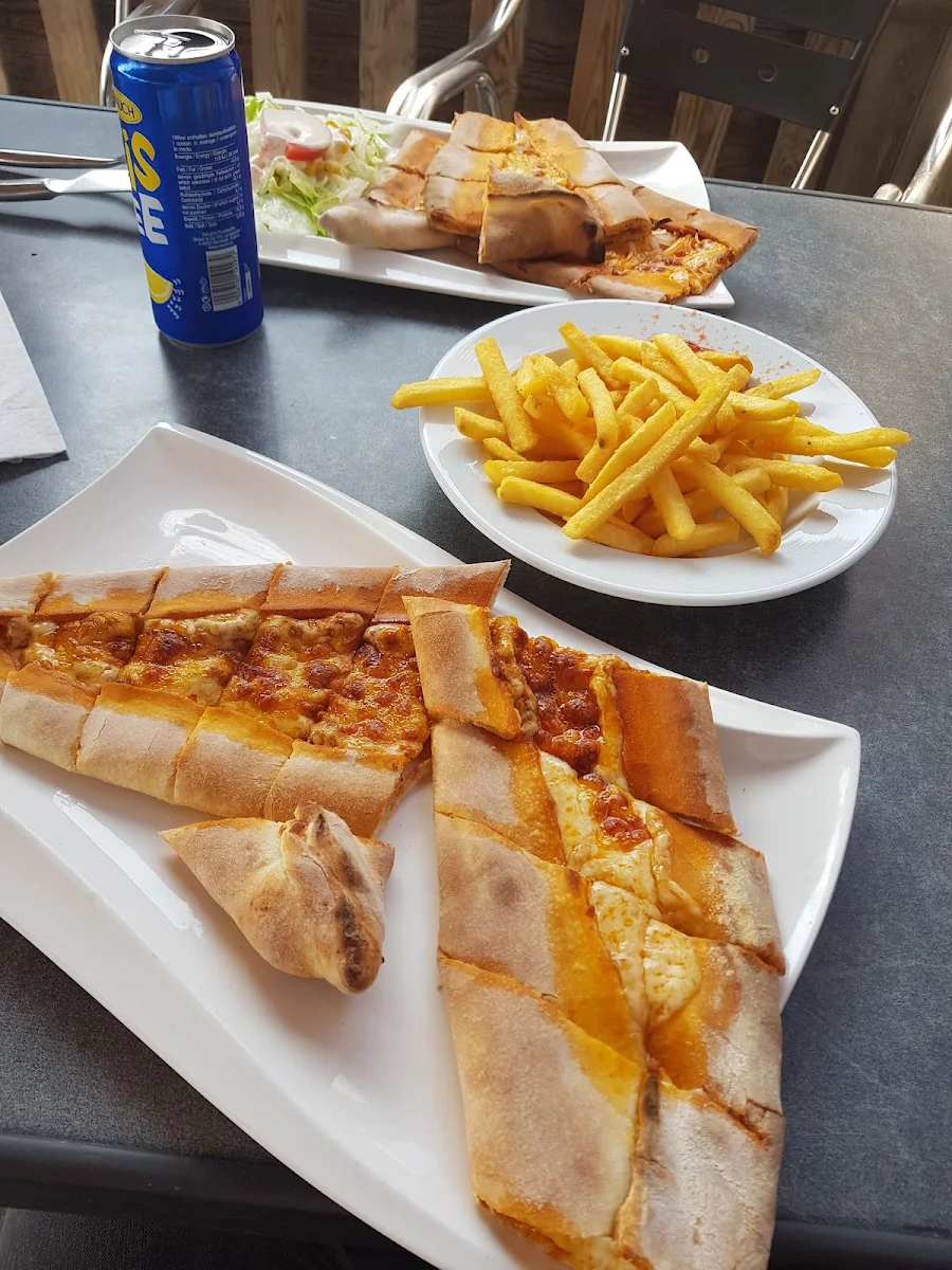 Pide Mit Hackfleisch Und Käse