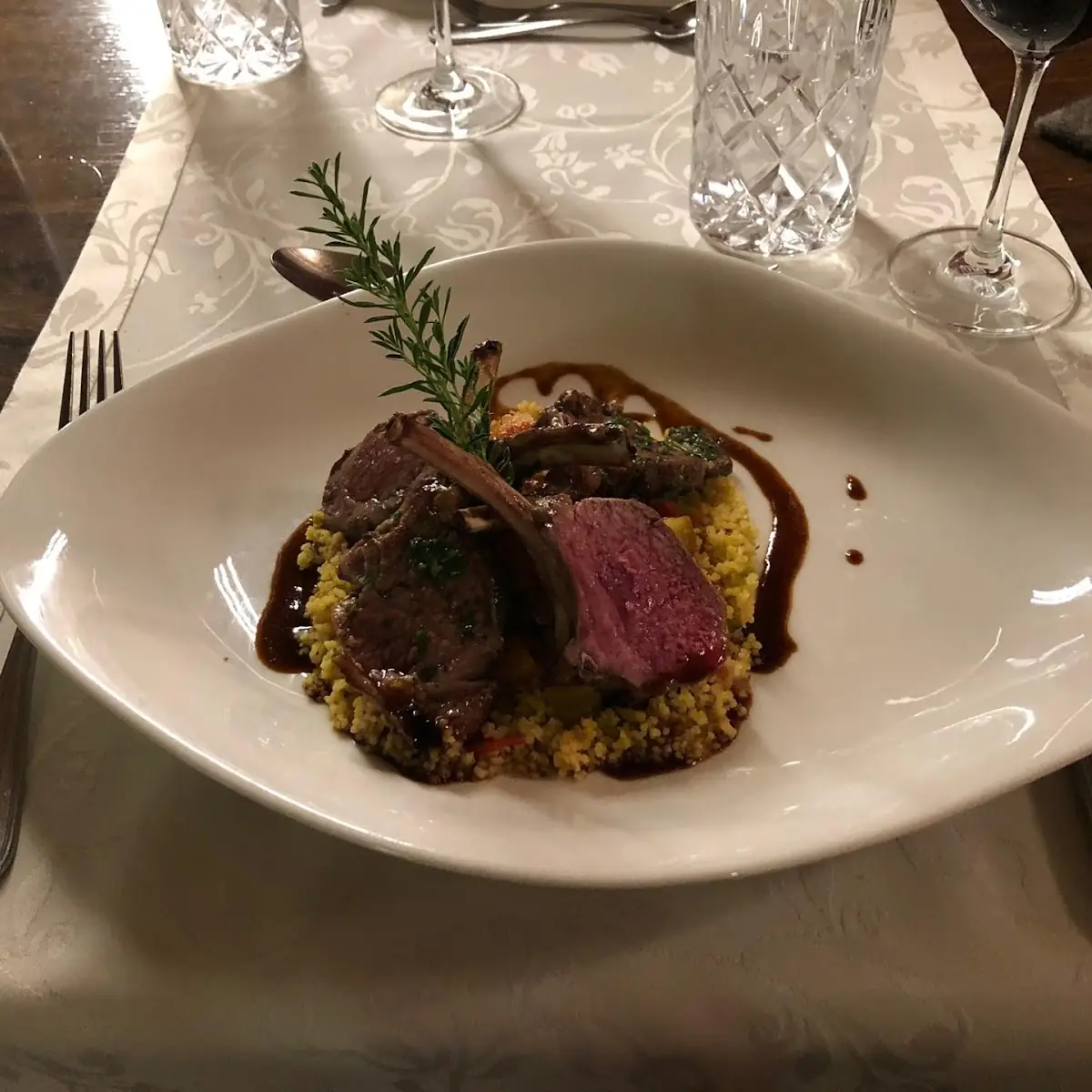 Lammrücken Auf Couscous Und Ratatouille