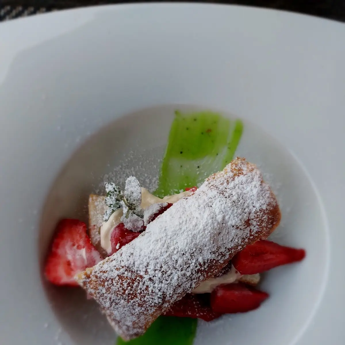 Nachspeise Blätterteig Erdbeeren Waldmeister