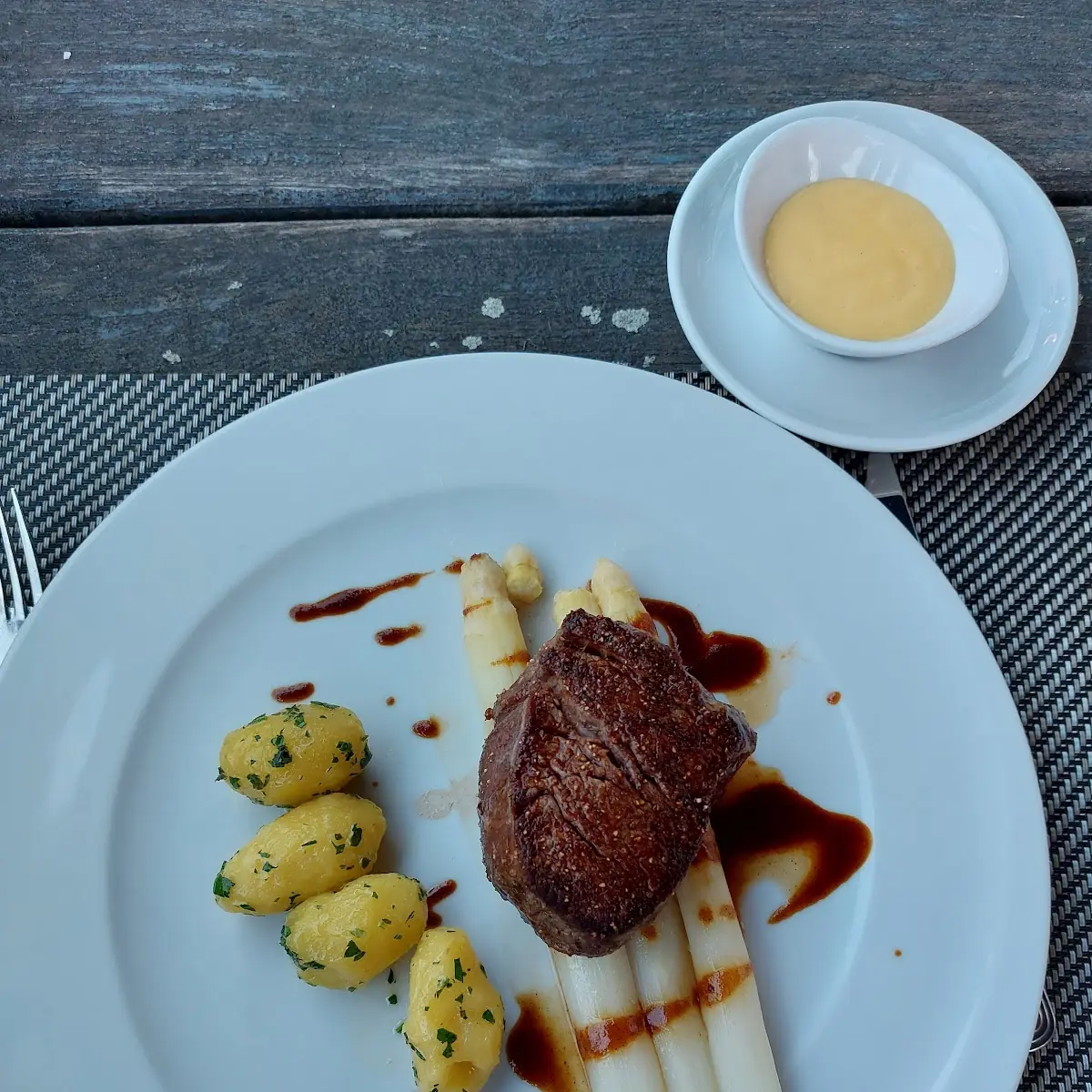 Steak Mit Spargel Kartoffeln Und Sauce
