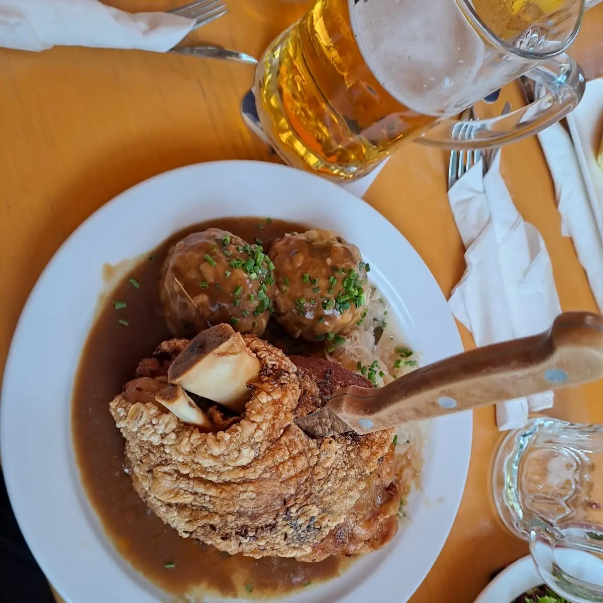 Duett Vom Schweinsbraten Mit Semmelknödel Und Kraut