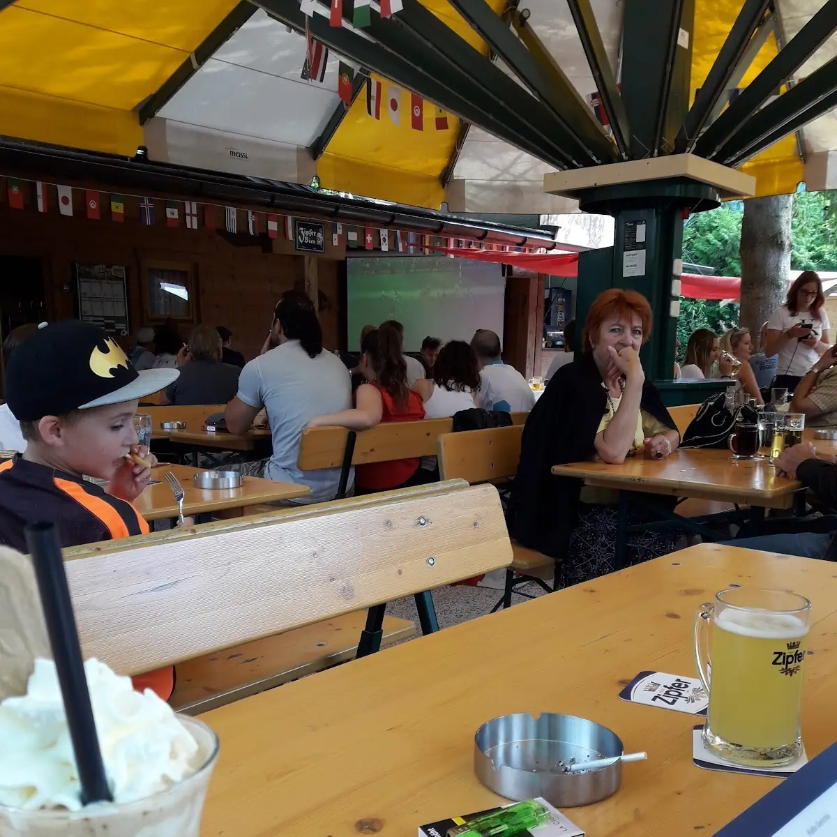 Radler Fussball Schauen