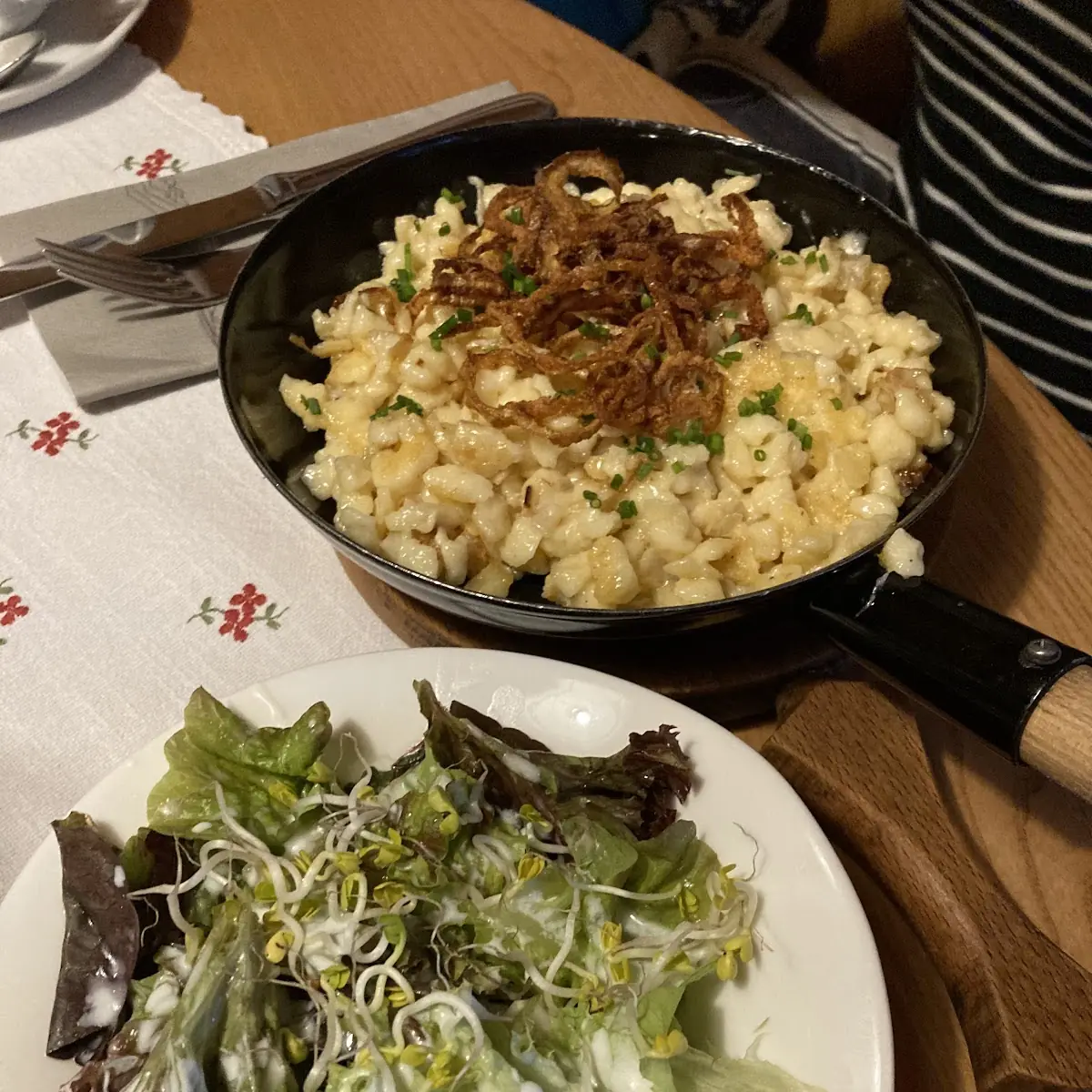Kässpätzle U Wurstsalat