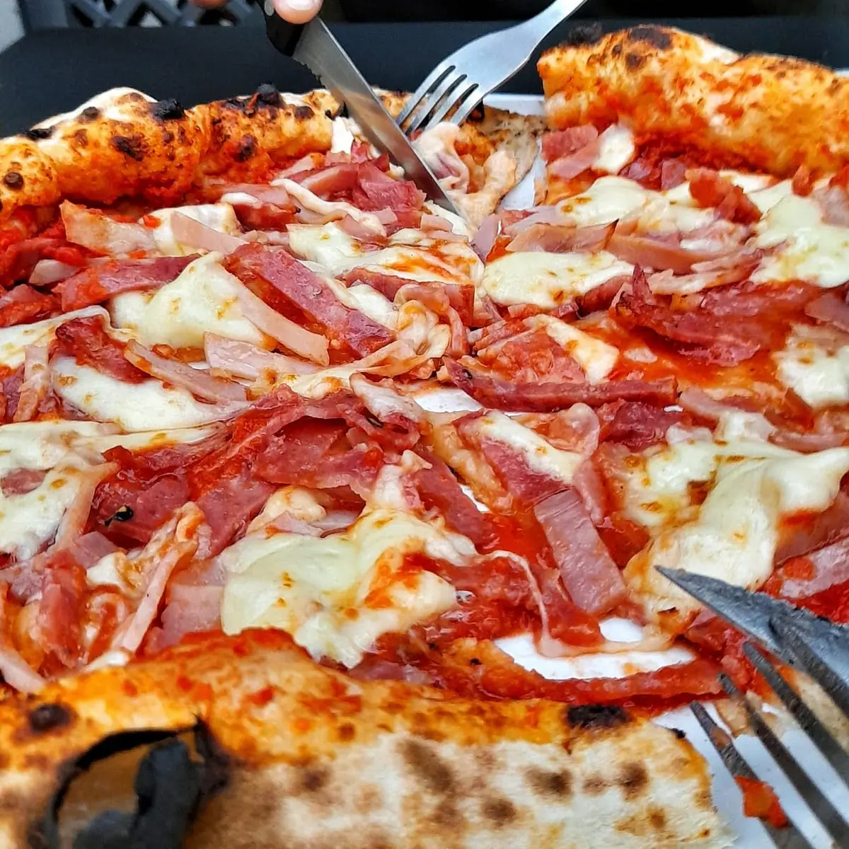Pizza Salami Con Prosciutto Cotto
