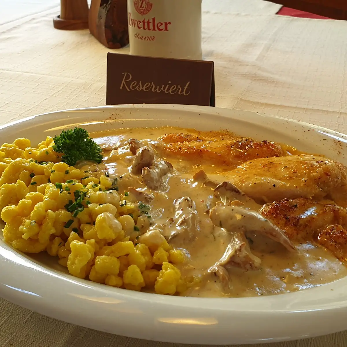 Hühnerfilet Mit Eierschwammerlsauce