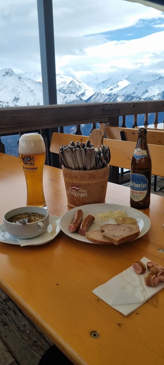 Nudelsuppe Wiener Würste Mit Kren Und Senf Und Alkoholfreie Edelweiss Weißbier
