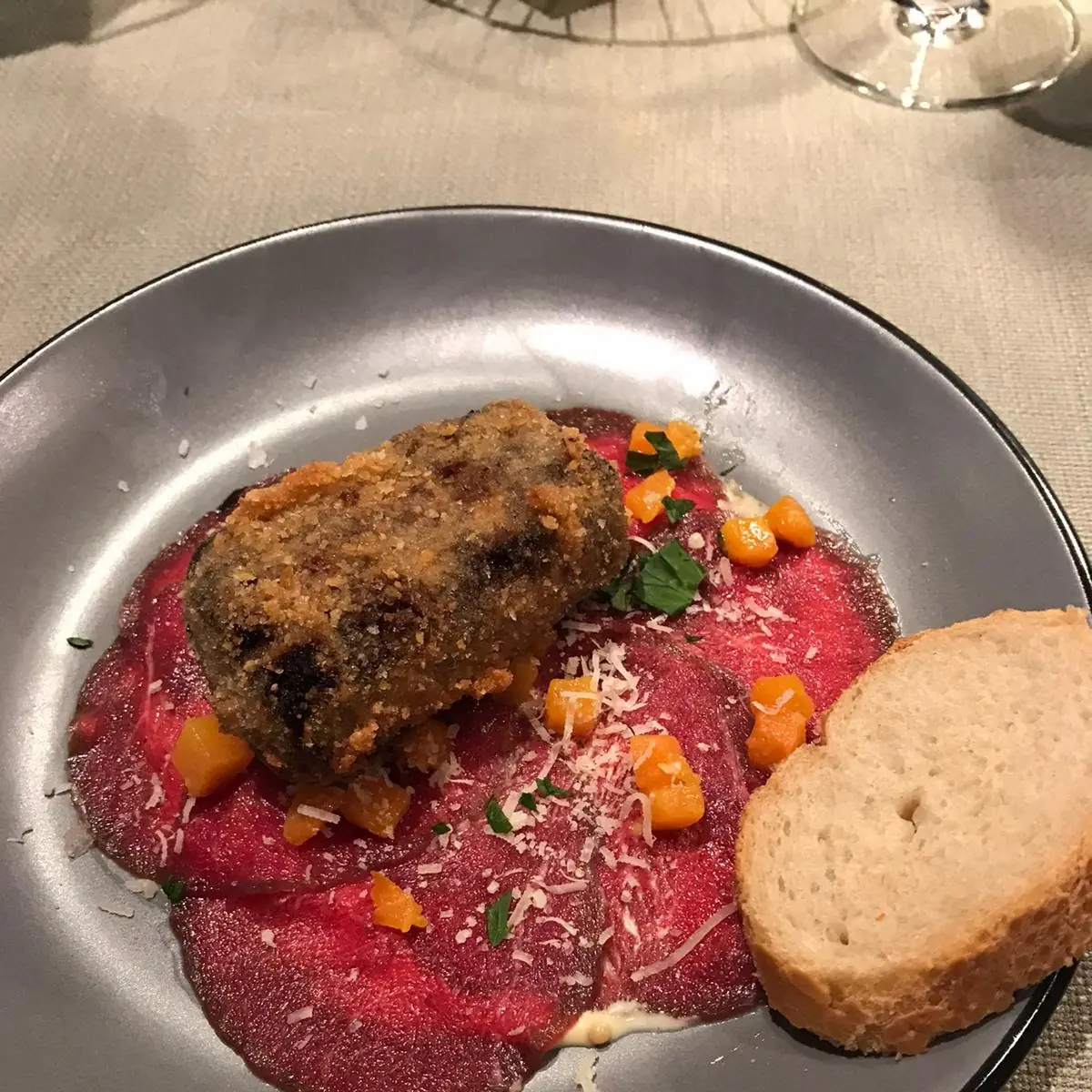 Reh Carpaccio Mit Hirschkrokette, Wagners Wirtshaus