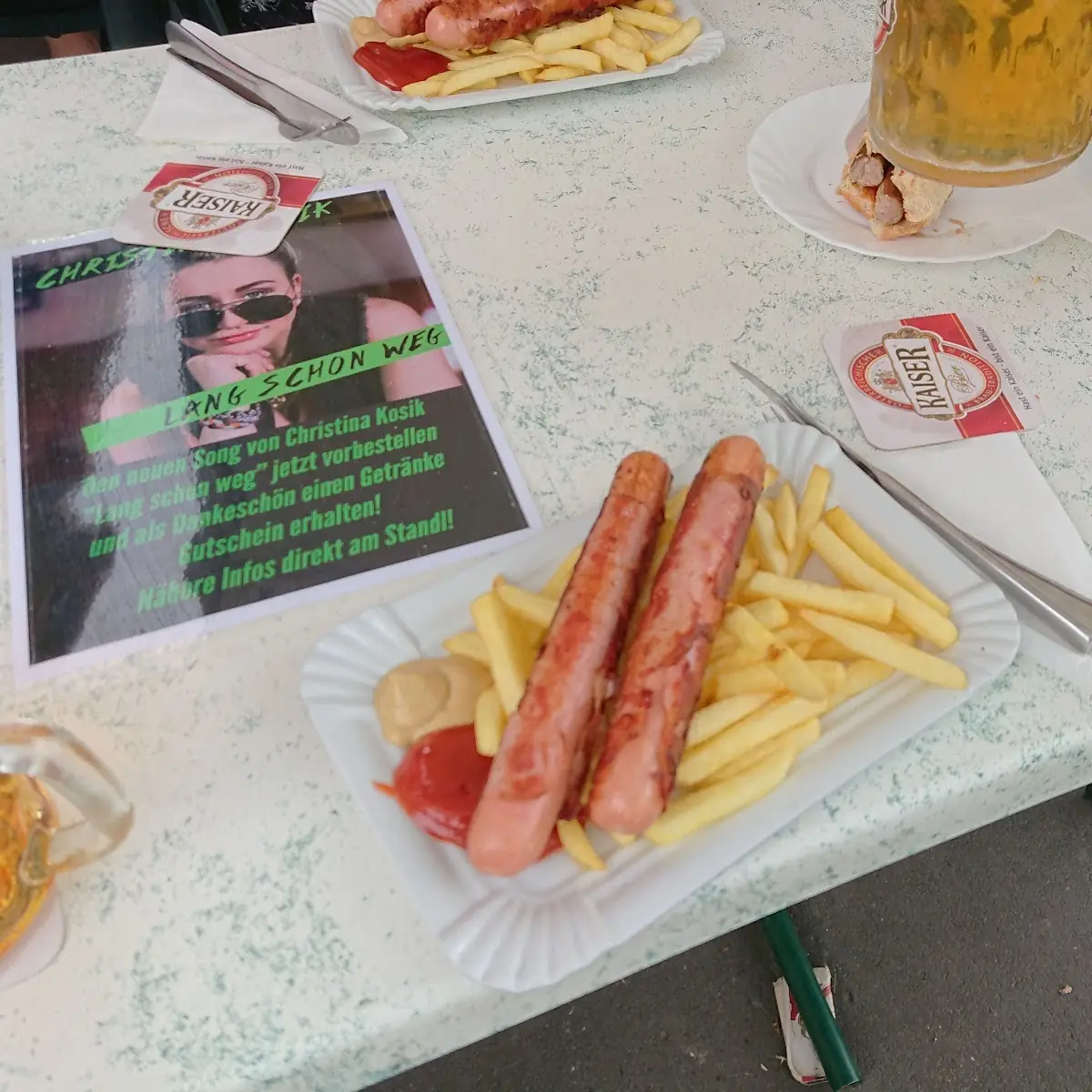 Berner Würstl Mit Pommes Frites