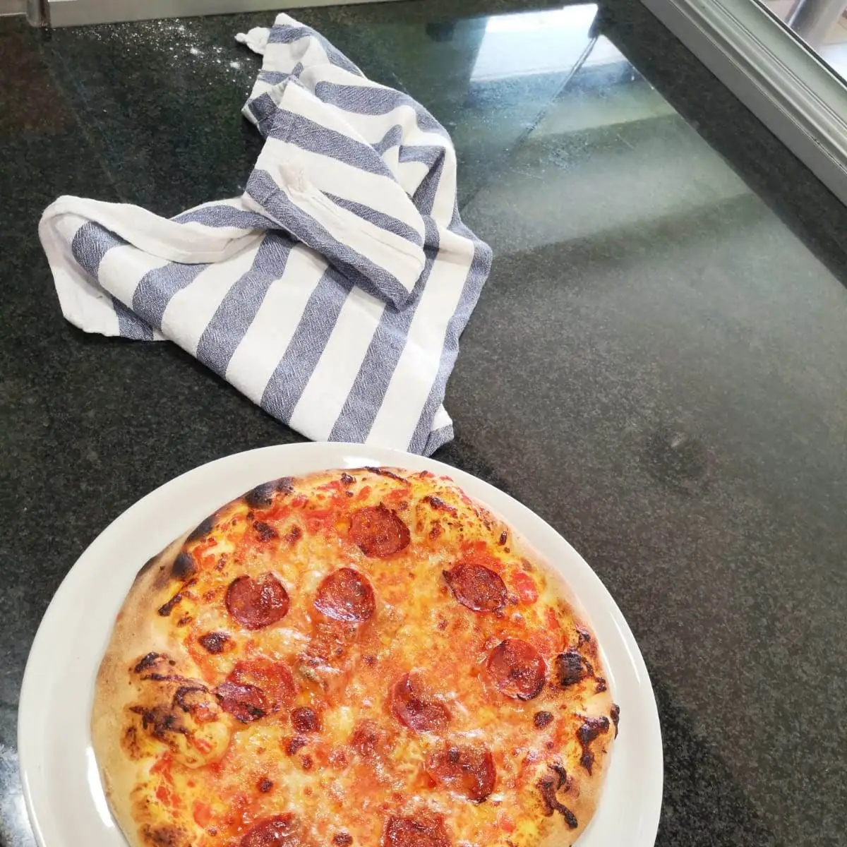 Pizza Salami Funghi