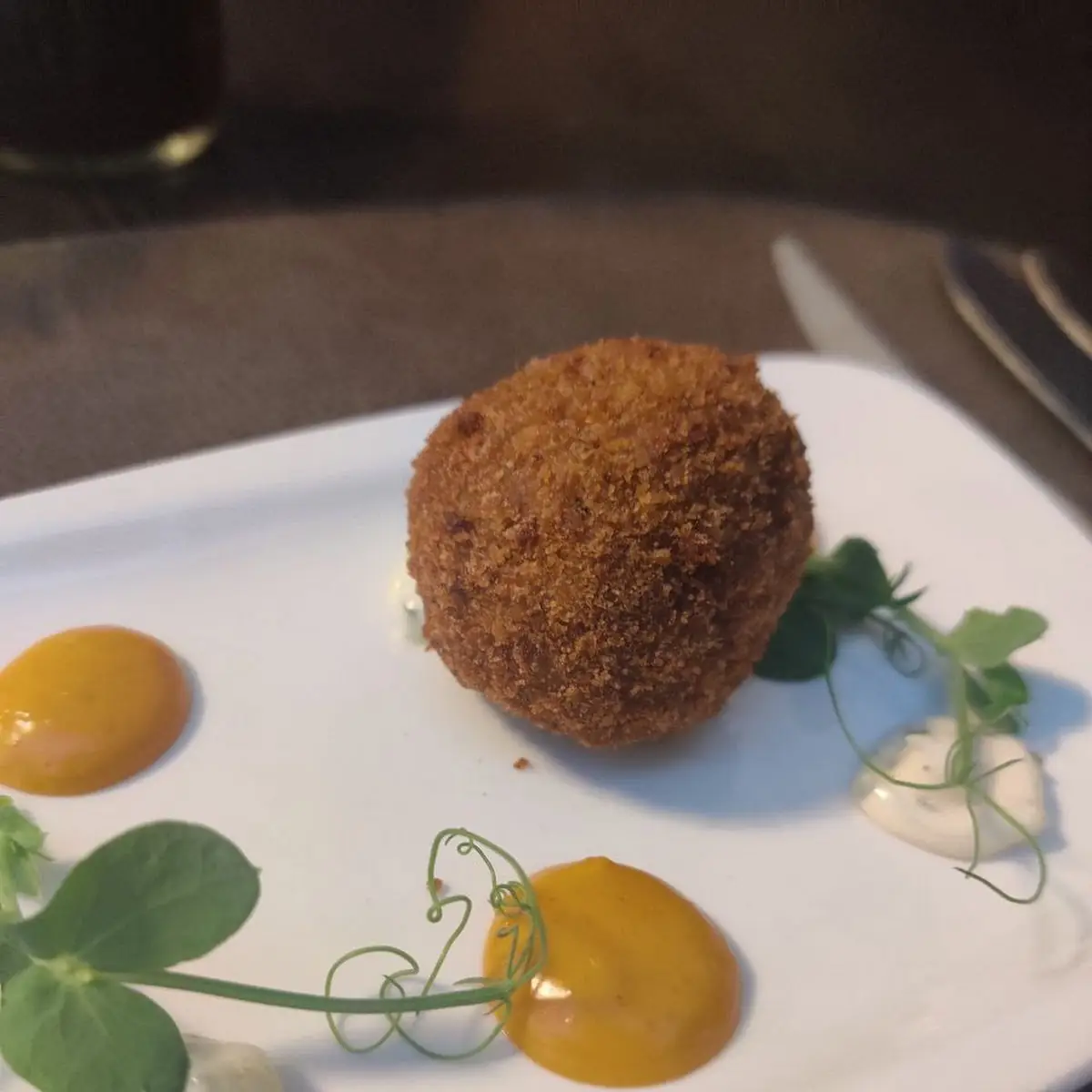 Hausgemachte Mozart-topfenknödel