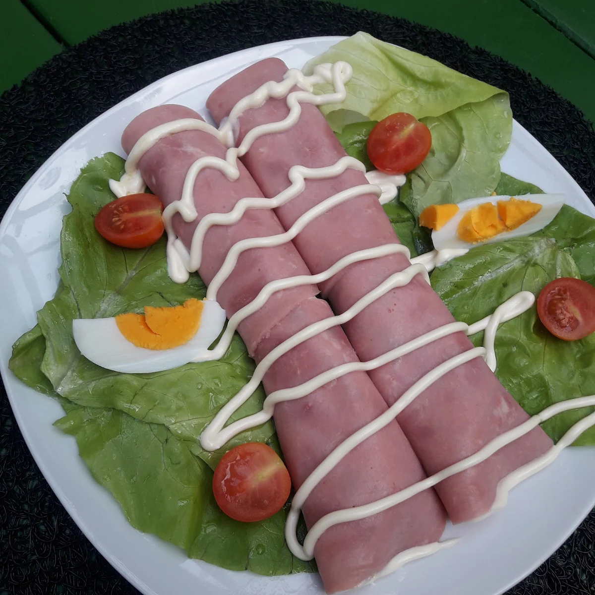 Schinkenrolle Auf Blattsalat