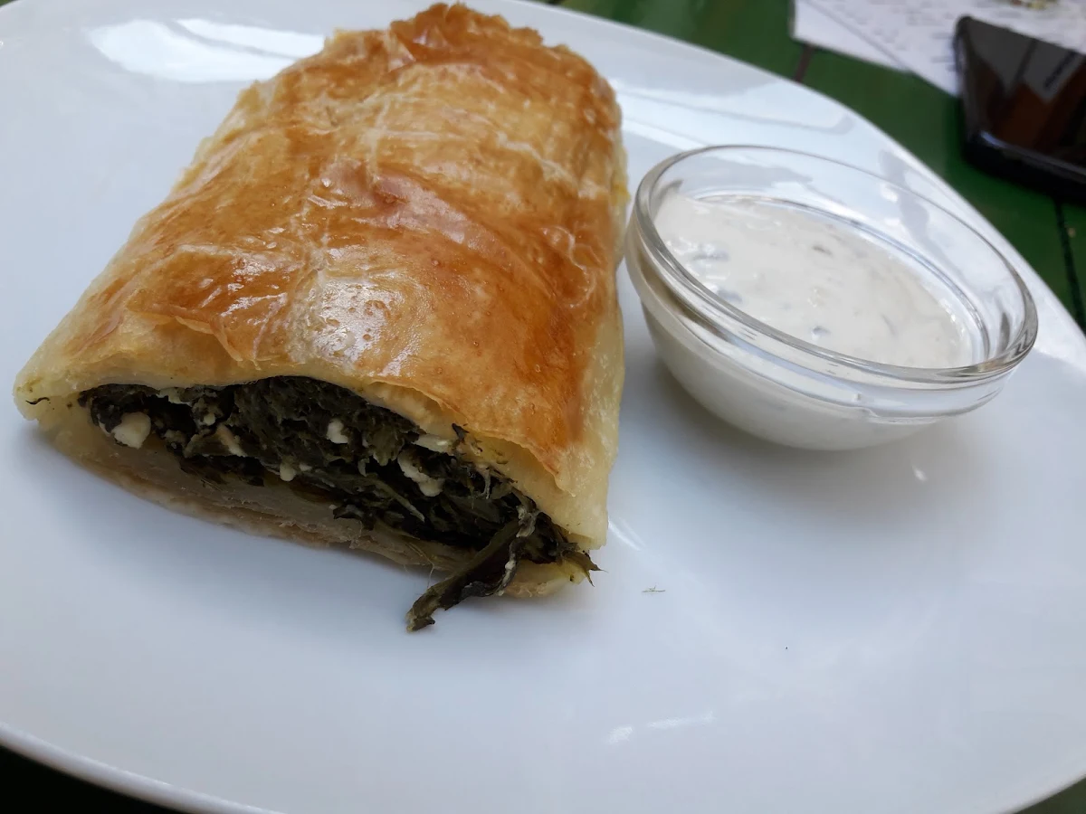 Spinatstrudel Mit Knoblauchsauce
