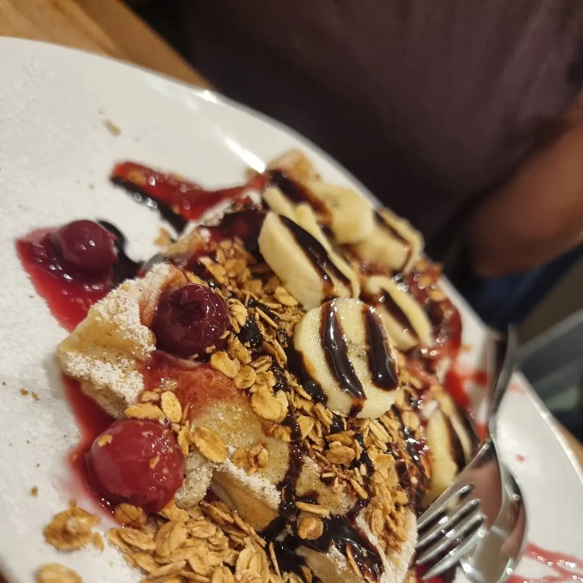 Waffel Mit Kirschen Zwetschkenröster Schokosauce