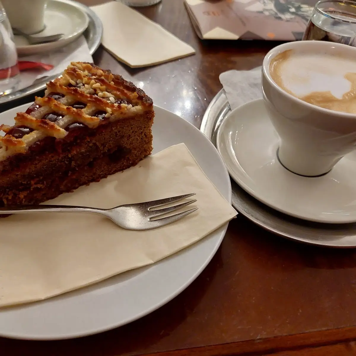 Linzer Torte Mit Cappuccino