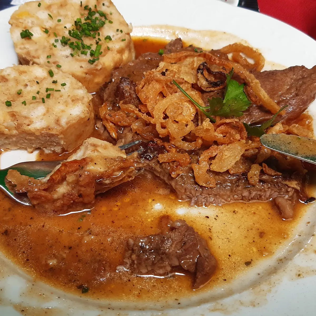 Zwiebelrostbraten Mit Serviettenknödel