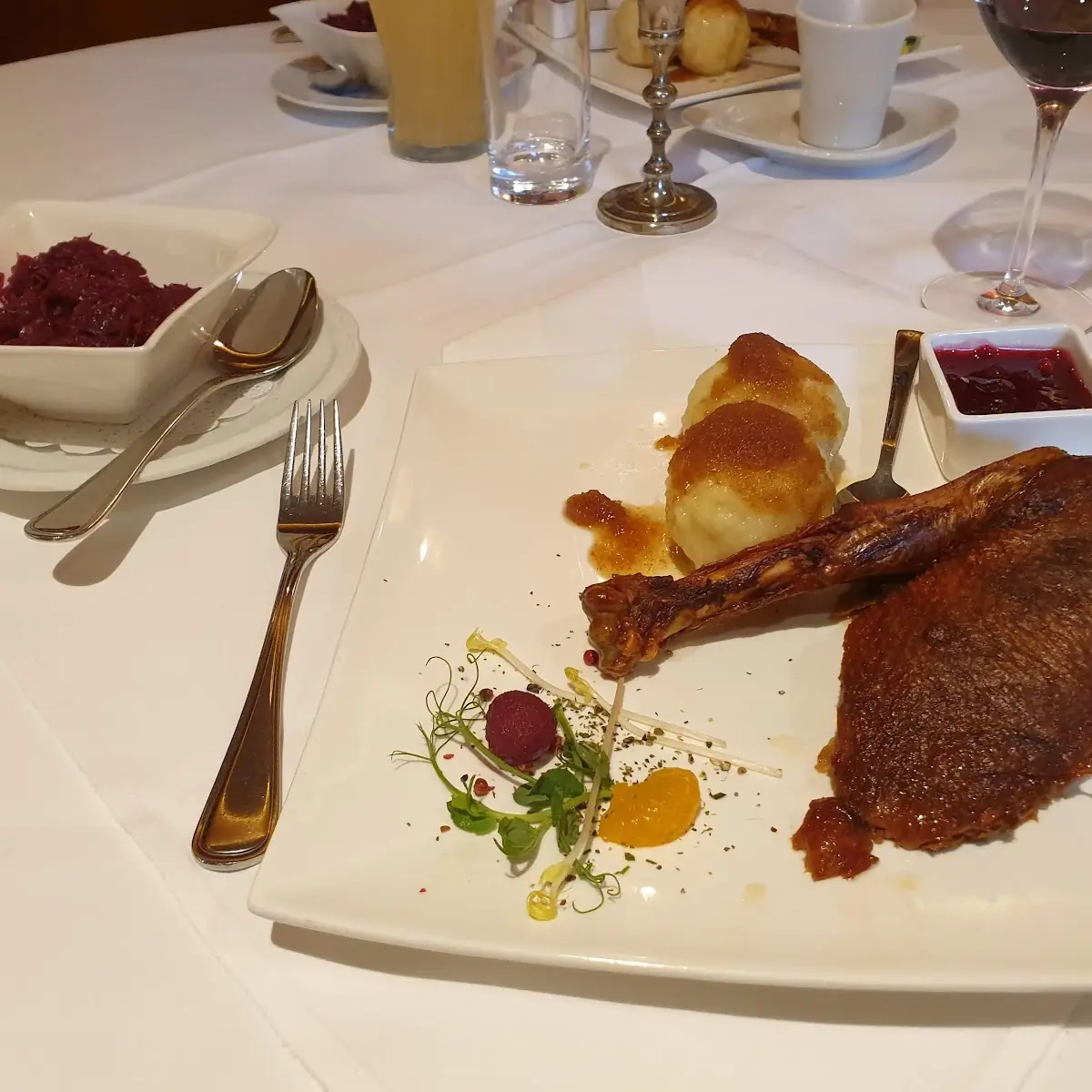 Martinigansl Mit Rotkraut Und Kartoffelknödel