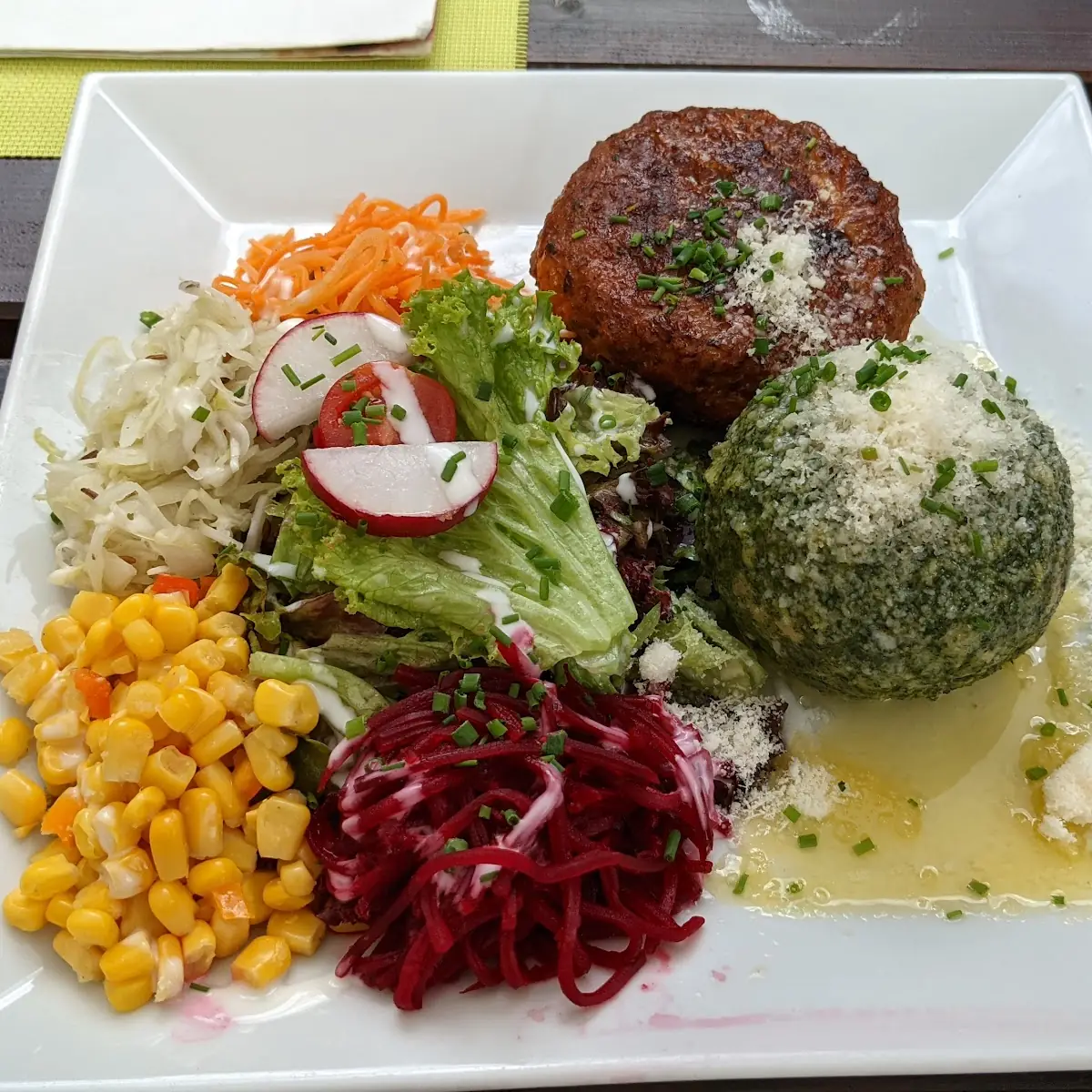 2 Knödel Mit Salat