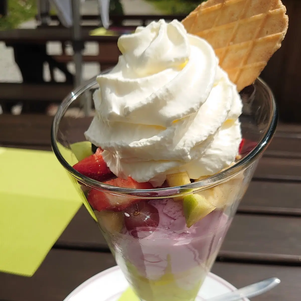 Früchteeisbecher