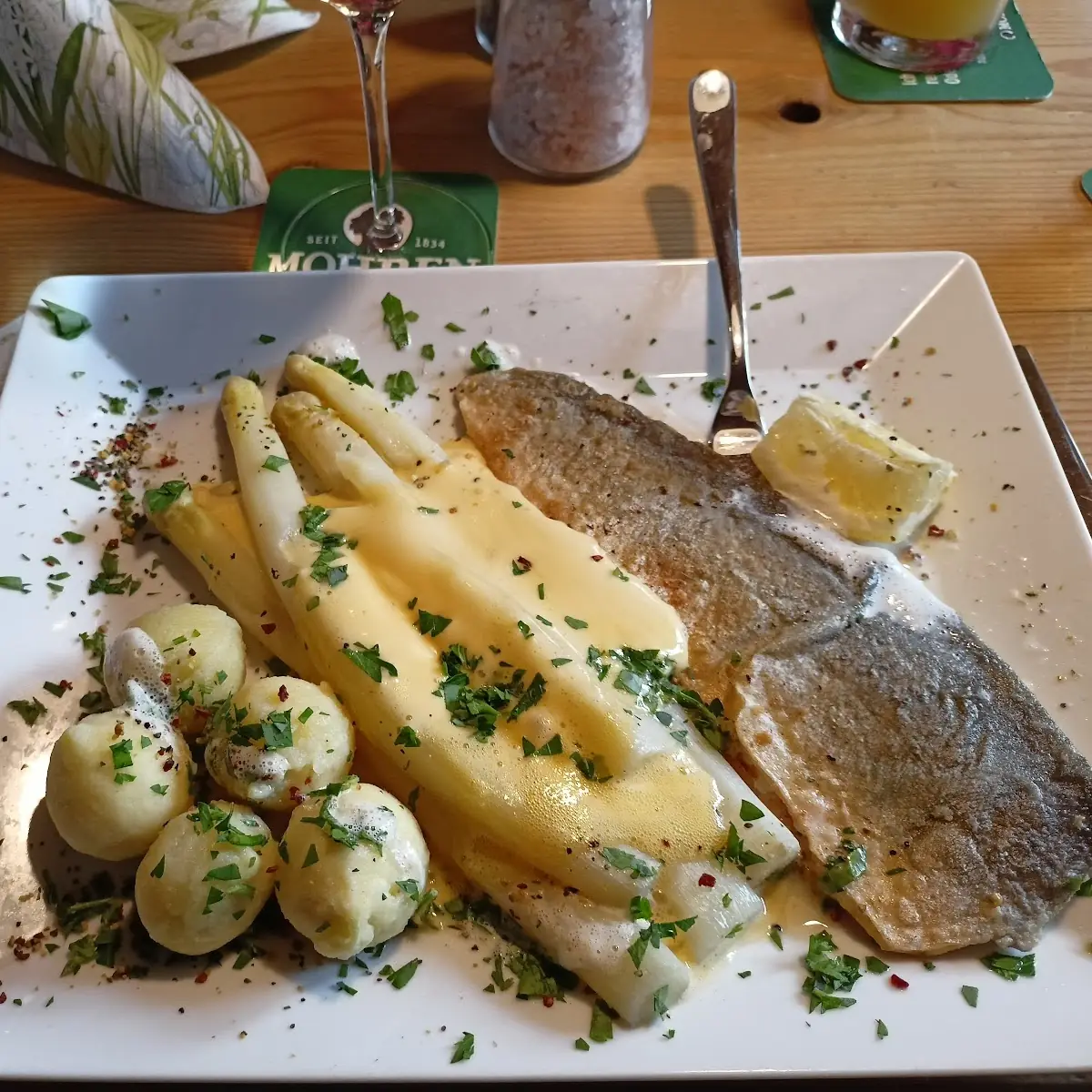Spargel Mit Gnocchi Und Saibling