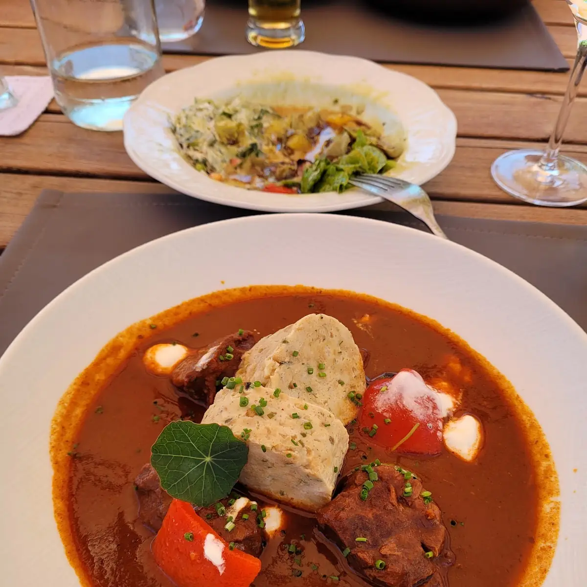 Gulasch Mit Semmelrolle