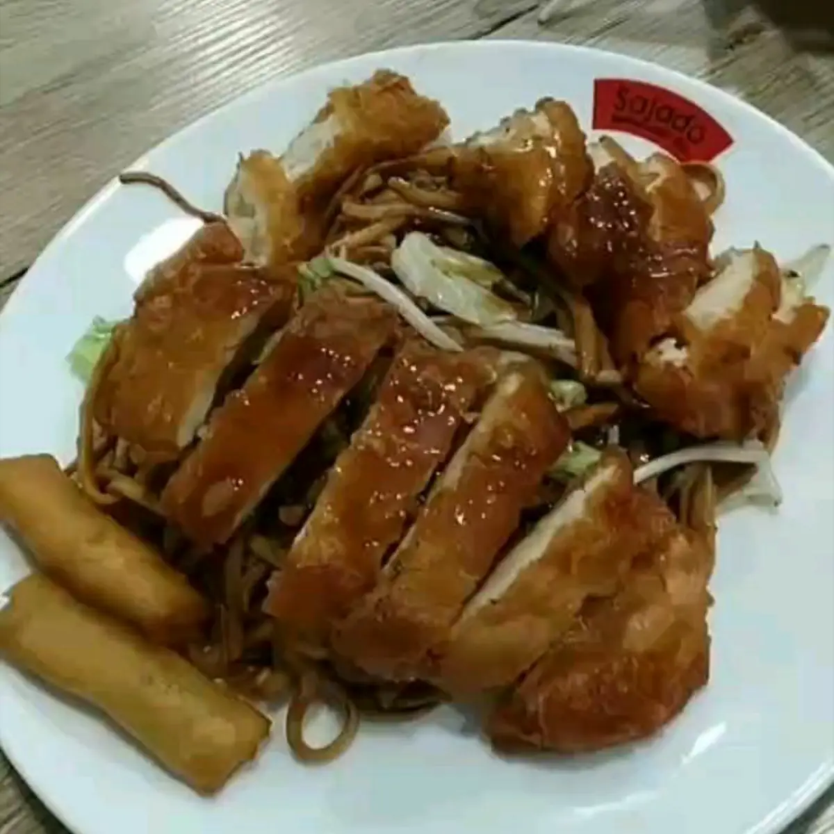 Nudel Mit Knusprige Hühnerfleisch