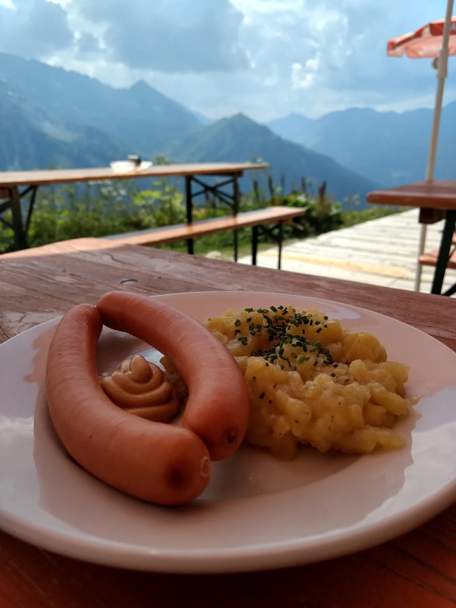 1paar Würstl Mit Kartoffelsalat
