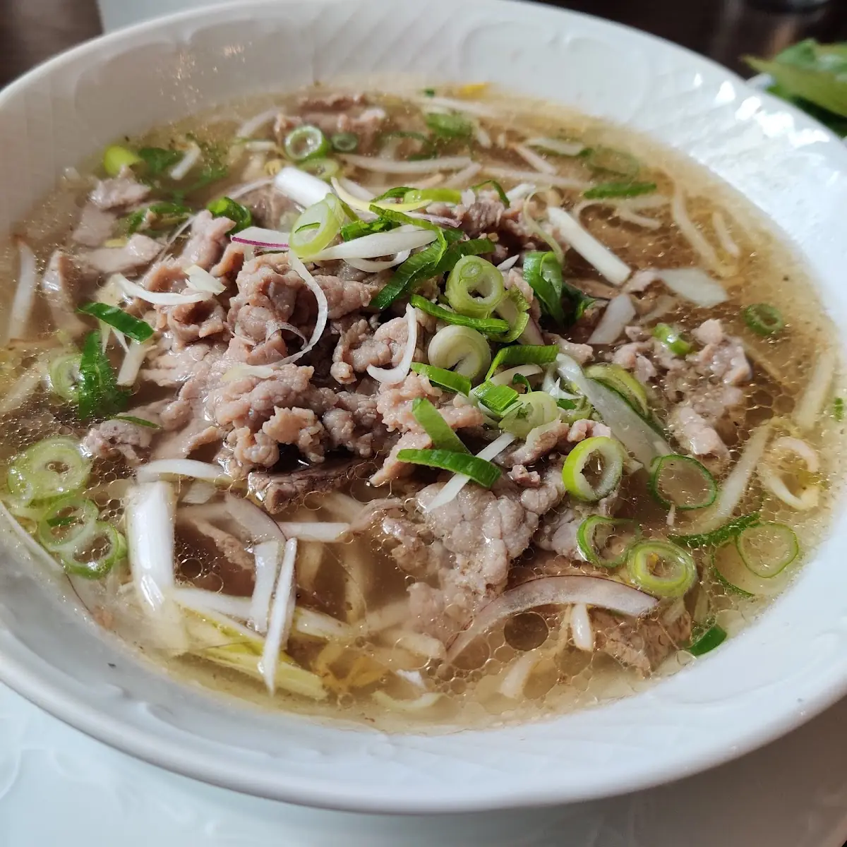 Veganes reisbandnudelsuppe mit Rindfleisch-Ersatz - Pho bo chay