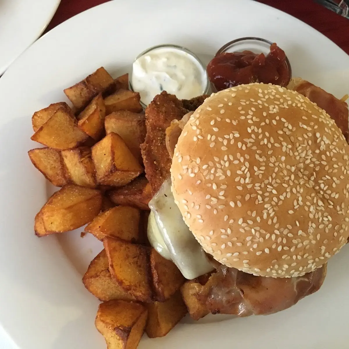 Chicken Burger & Pommes & Haussauce