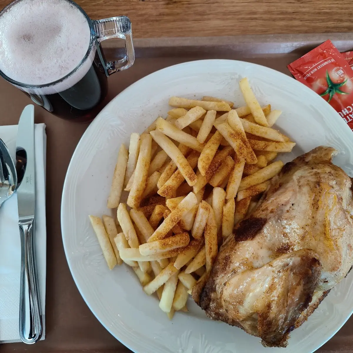 Pommes Oder Kartoffelsalat