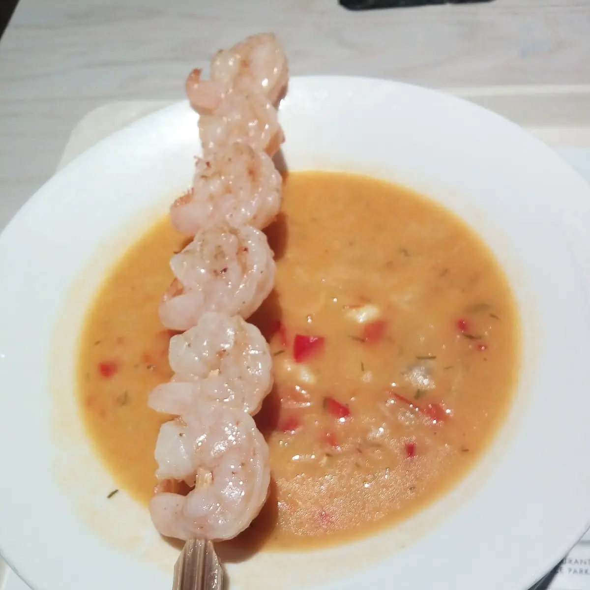Bretonische Fischsuppe Und Garnelenspieß
