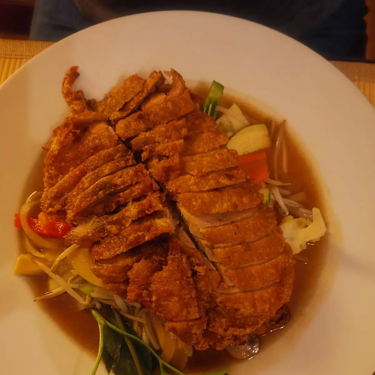 Knusprige Ente Mit Gemüse Und Reis