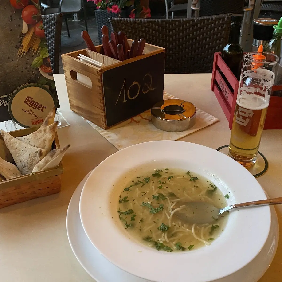 Tische Suppe