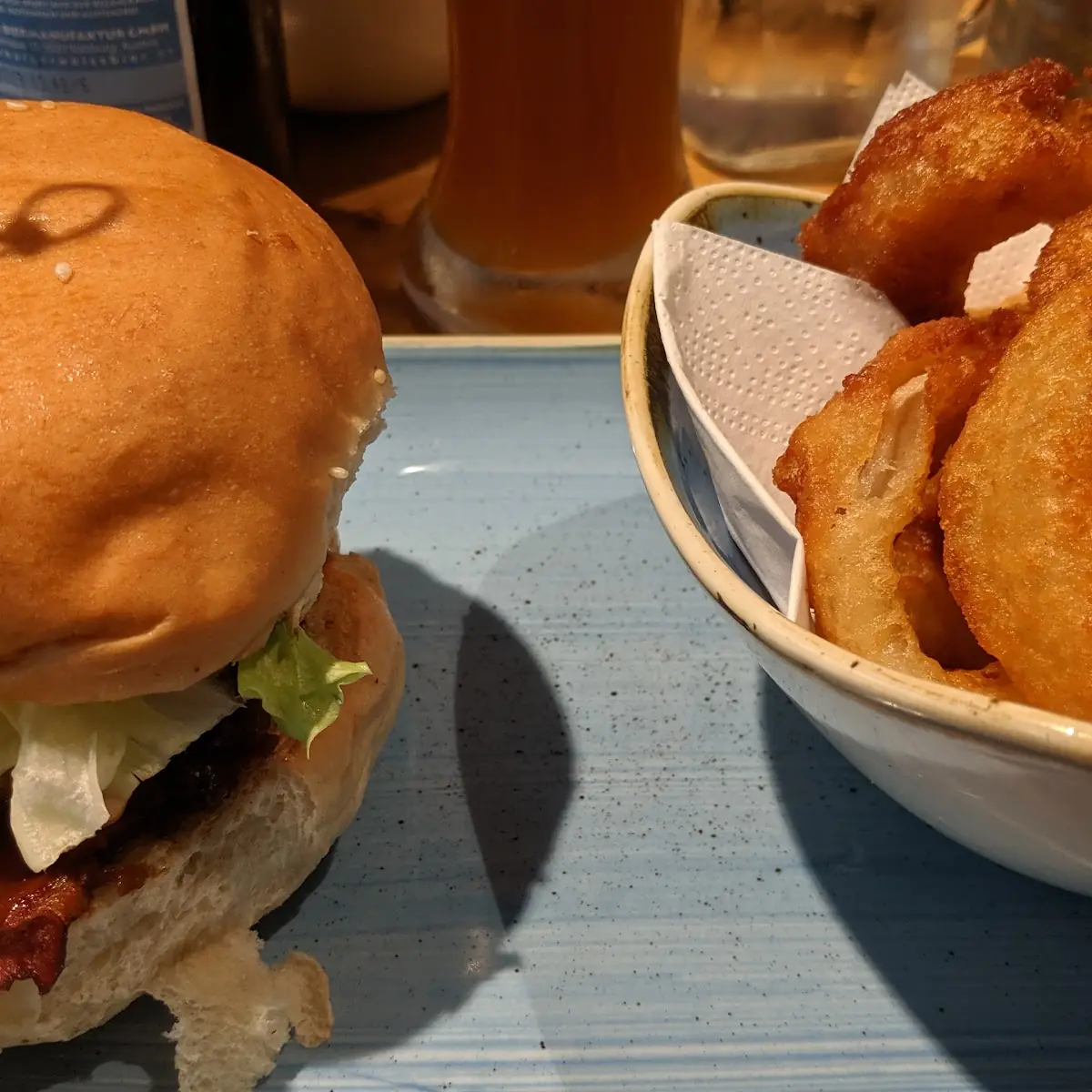 Classic Bacon Cheeseburger Mit Onion Rings