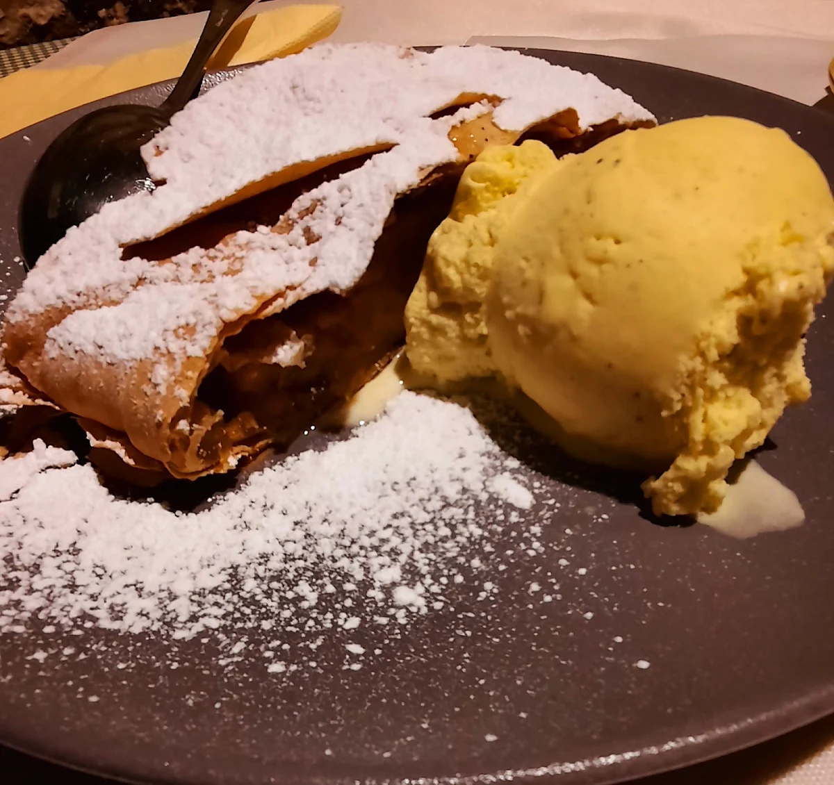 Apfelstruddel
