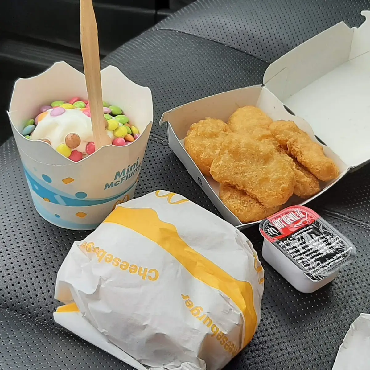 Chicken Mcnuggets Cheeseburger mc Föurry
