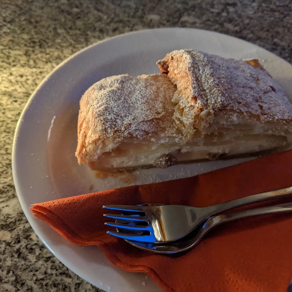 Topfenstrudel