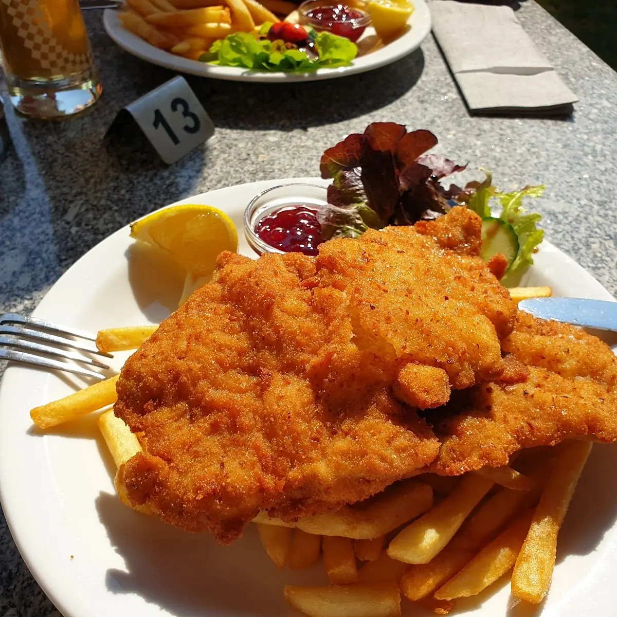 Wiener Schnitzel Mit Pommes Frites
