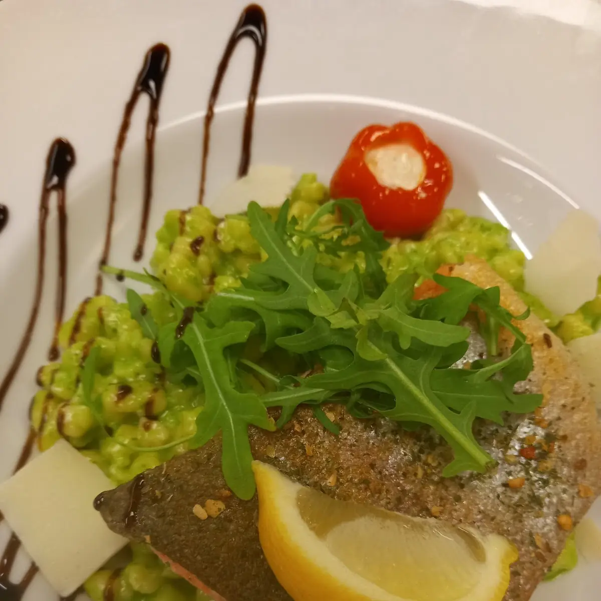 Lachsforelle Auf Bärlauchspätzle