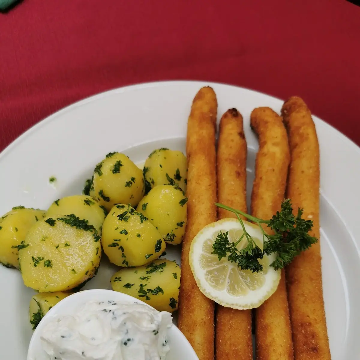 Gebackener Spargel Mit Petersilkartoffeln