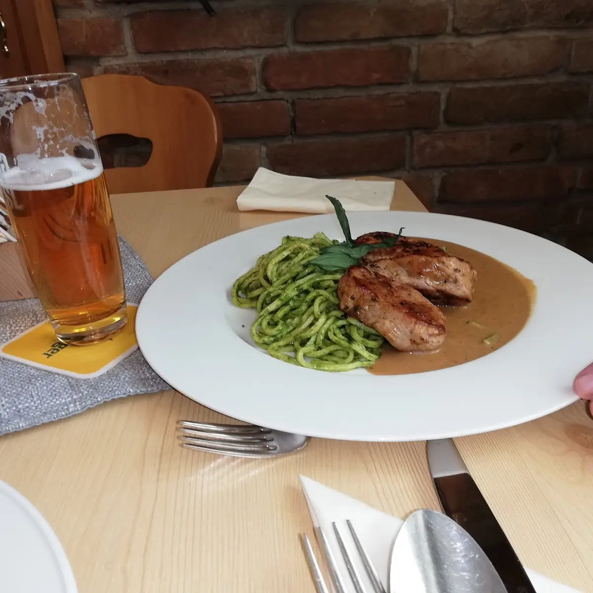 Schweinefilet In Kräuterrahmsoße Mit Bärlauchnudeln