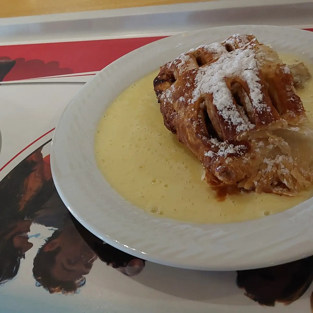 Apfelstrudel Mit Vaniliensose