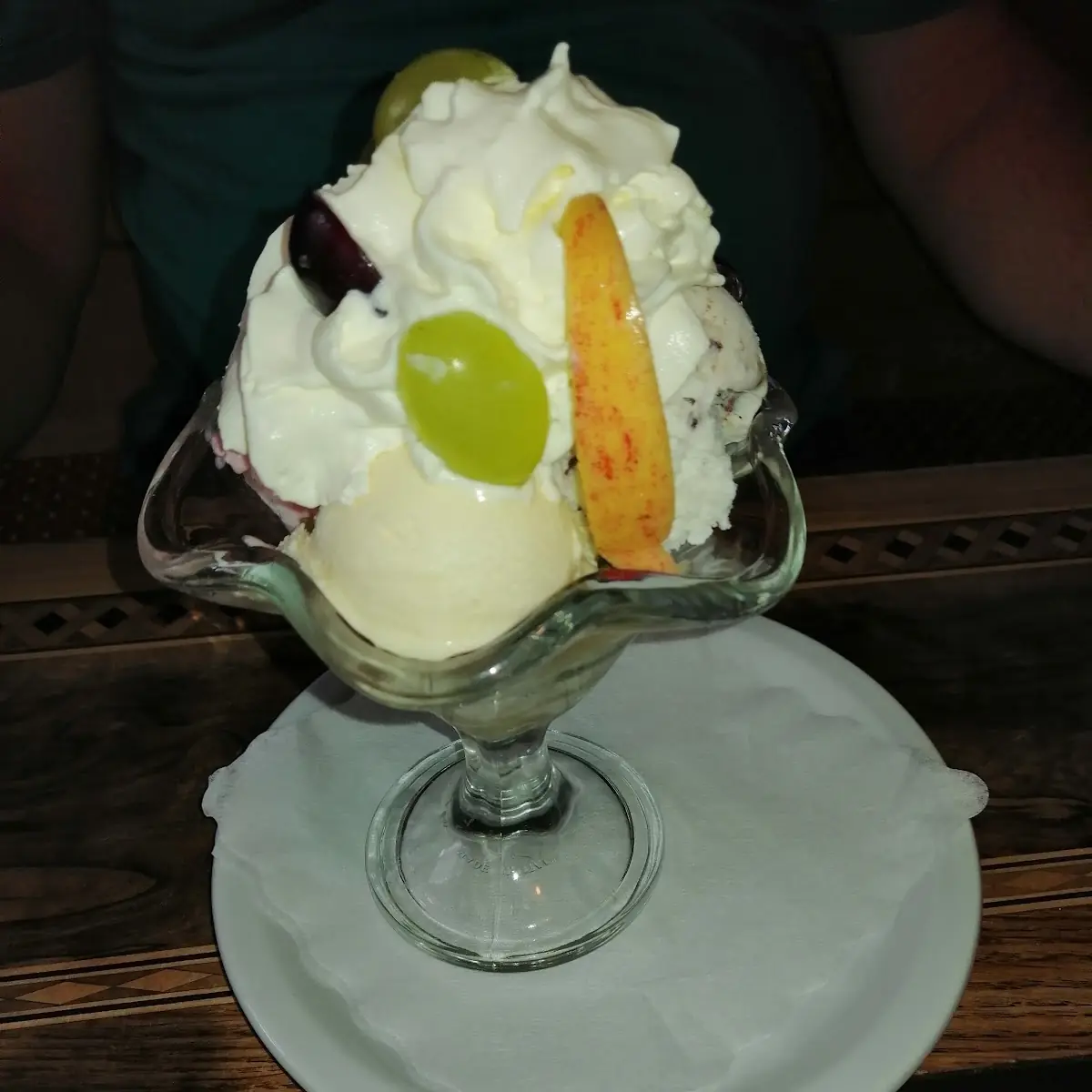 Gemischtes Eis Mit Früchten