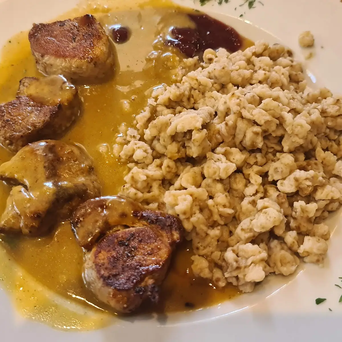 Schweinemadaillons Mit Walnussspätzle