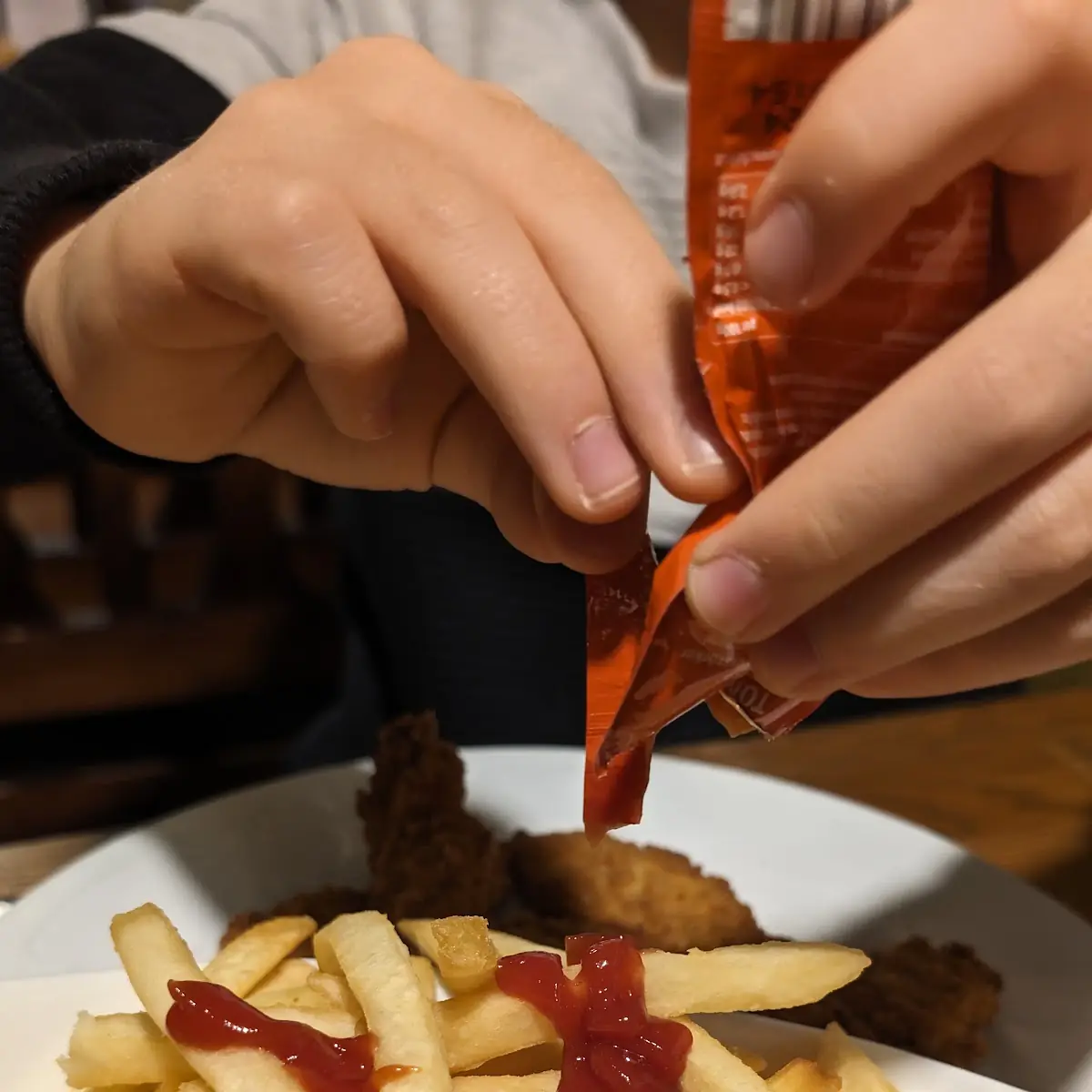 Mit Pommes Und Ketchup