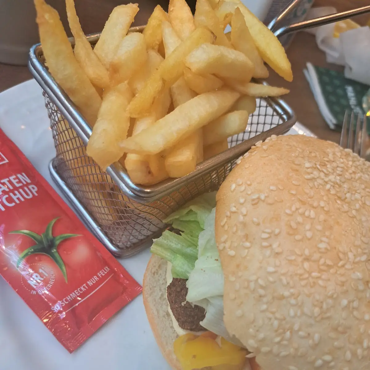 Mittagsmenü Falafelburger