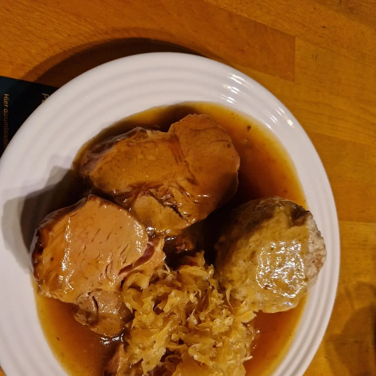 Schweinebraten Mit Knödel Sauerkraut
