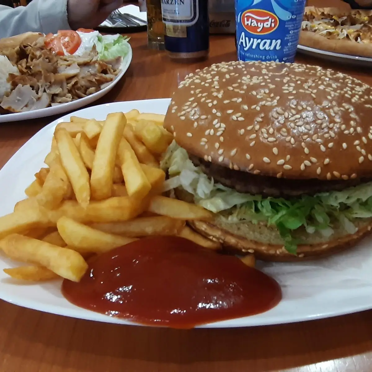 Double Burger Mit Pommes