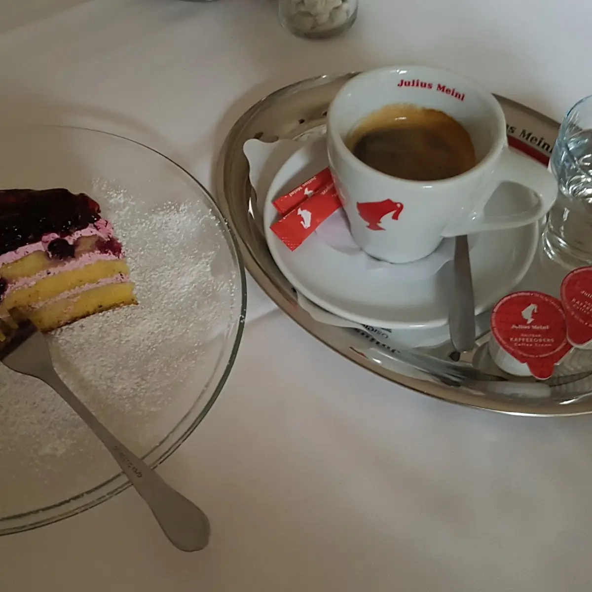 Waldbeerentorte&Meinl Cafe