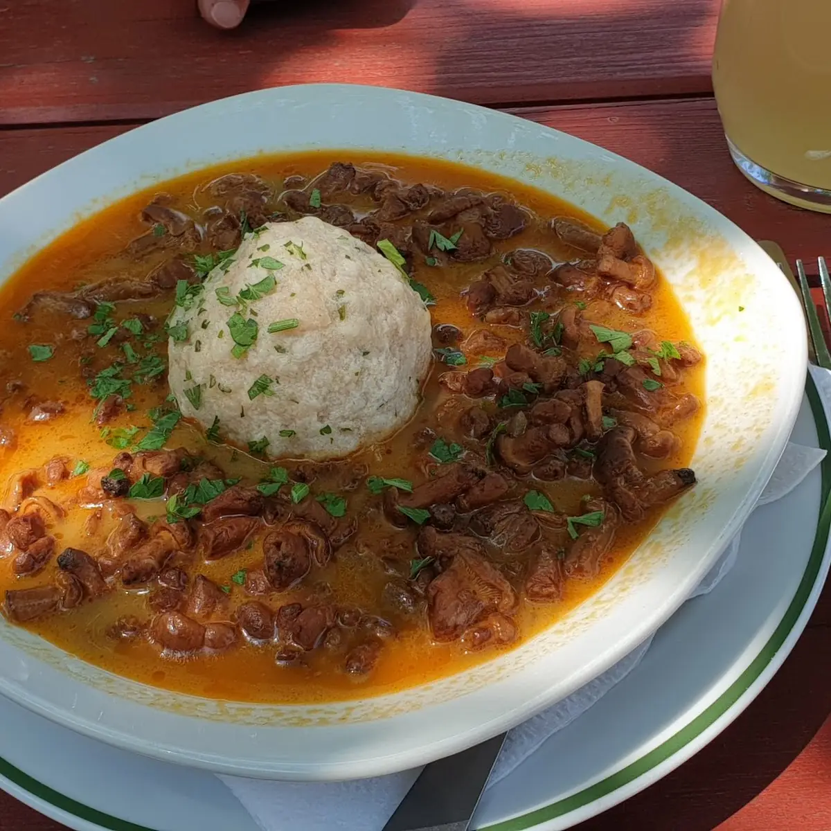 Eierschwammerlgulasch Mit Semmelknödel